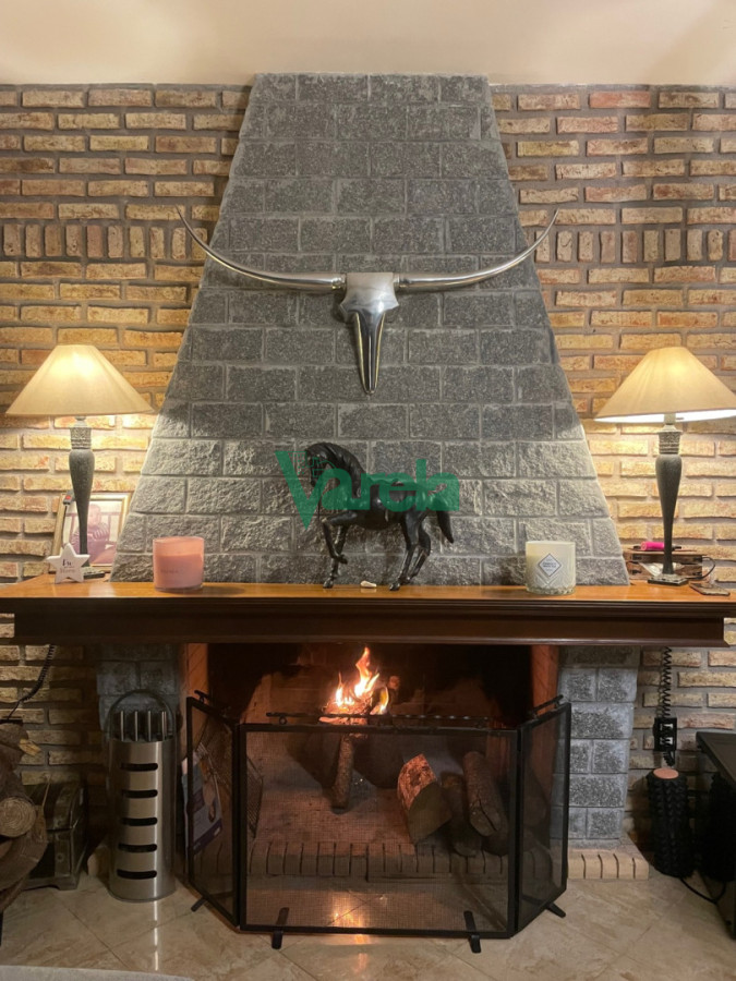 Casa ID.22829 - Venta de casa de 4 dormitorios 2 baños en Bello Horizonte con piscina