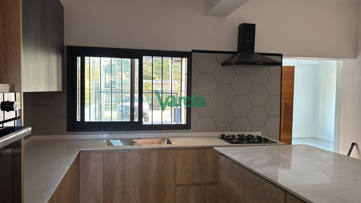 Casa ID.22645 - Casa en venta Lomas de Solymar, 4 dormitorios, 3 baños, 2 plantas