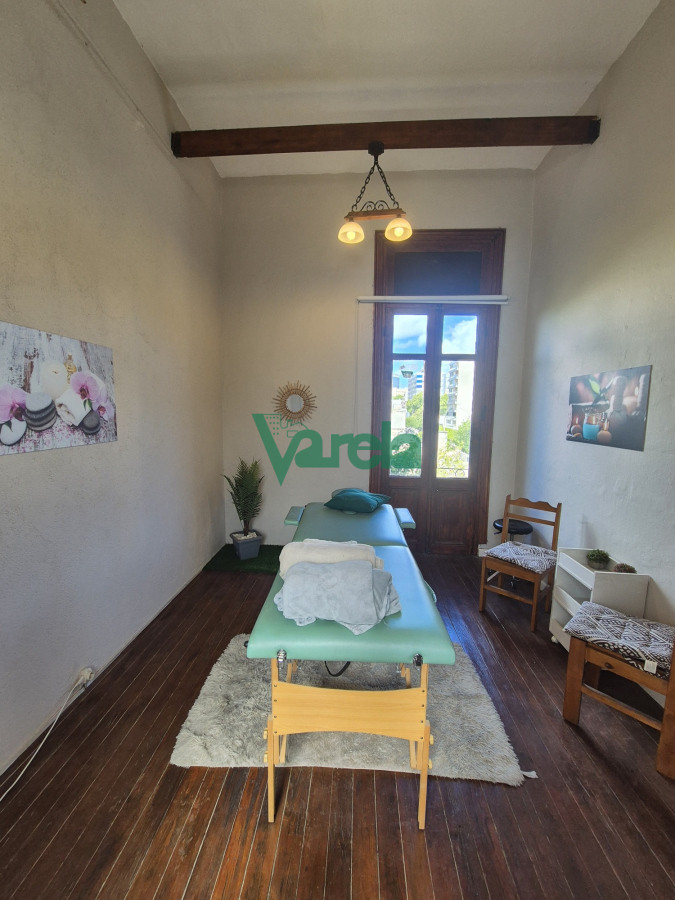 Casa ID.22564 - Venta casa 6 dormitorios Cordon Fernandez Crespo esq La Paz