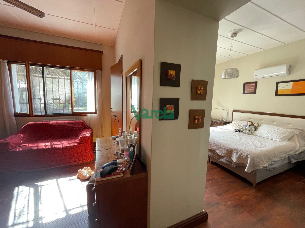 Casa ID.21719 - Venta casa en Atlantida, 4 dorm, 3 baños, estufa leña, vista al mar