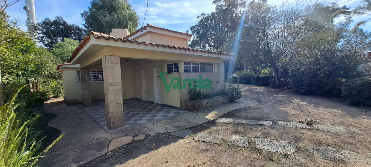 Casa ID.21886 - Casa en venta Centro Altantida, a metros playa, 4 dorm, 4 baños