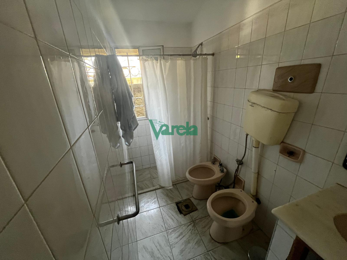 Casa ID.22363 - Venta casa Lagomar sur 5 dormitorios 3 baños . mas barbacoa con servicio 