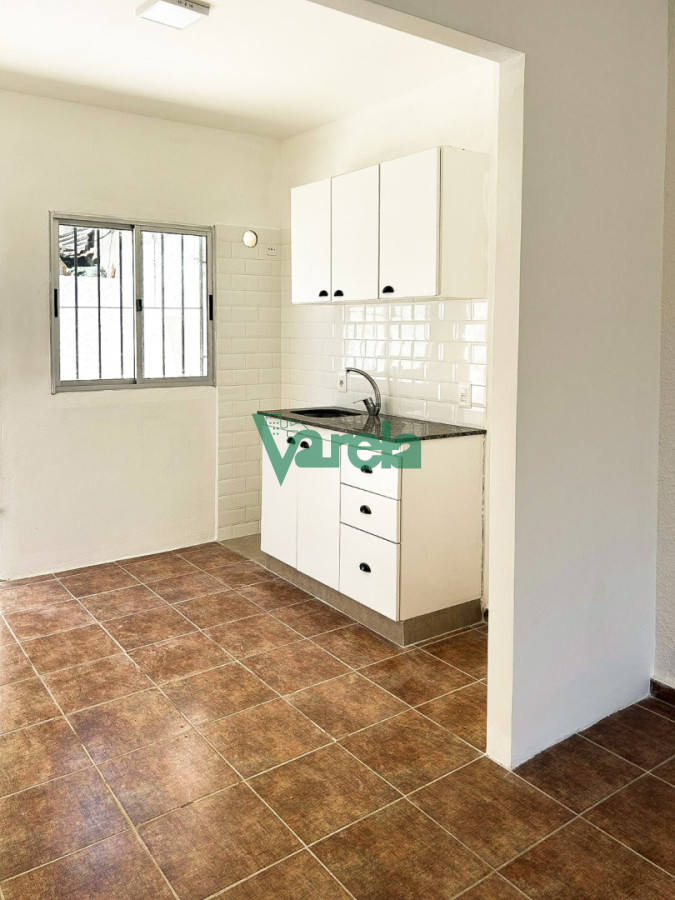 Casa ID.22921 - Venta de casa de dos dormitorios con cochera en Malvin Norte 