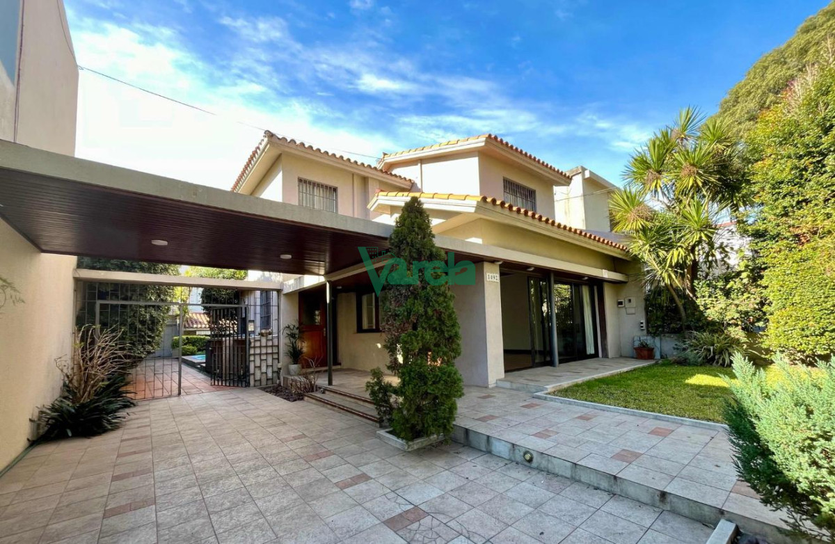 Casa ID.22745 - Alquiler de casa en Parque Batlle de 5 dormitorios 3 baños garage varios