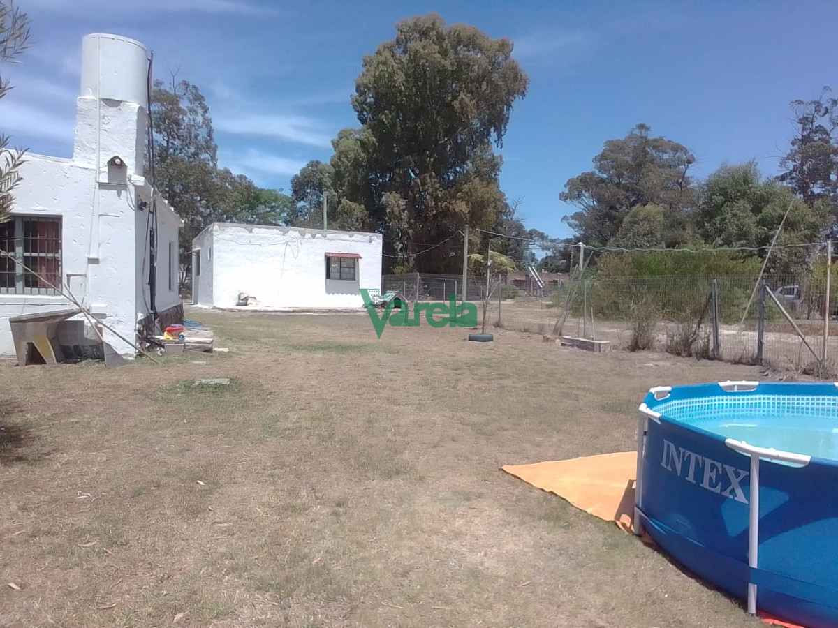 Casa ID.21771 - Venta de casa en Marindia de 2 dorm, living estufa leña, mas apto de 1 dorm, terreno 720 m2