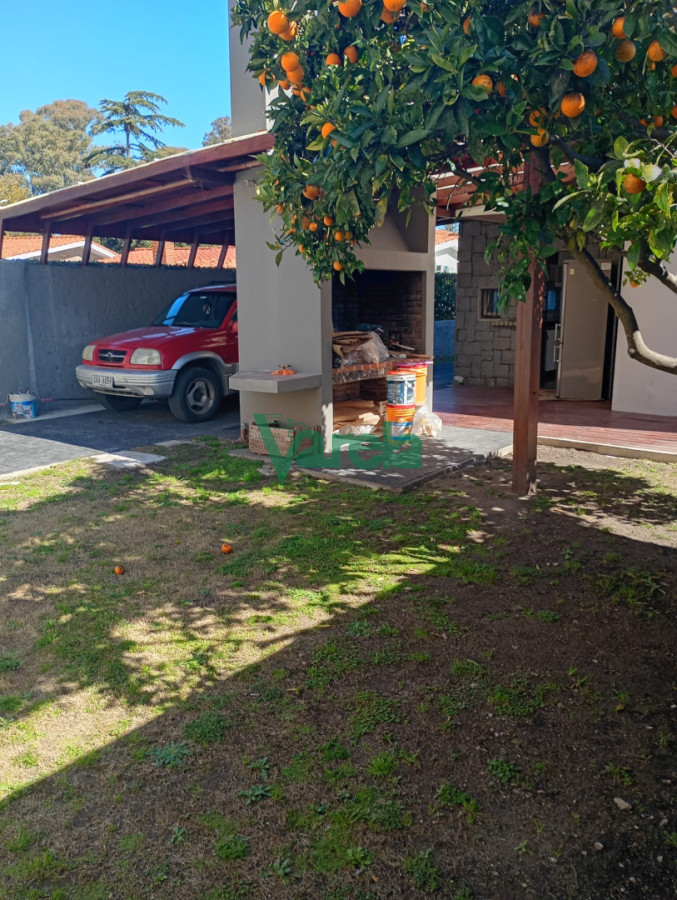 Casa ID.23170 - Venta Casa Carrasco norte, 6 dormitorios, 5baños, en 2 plantas 