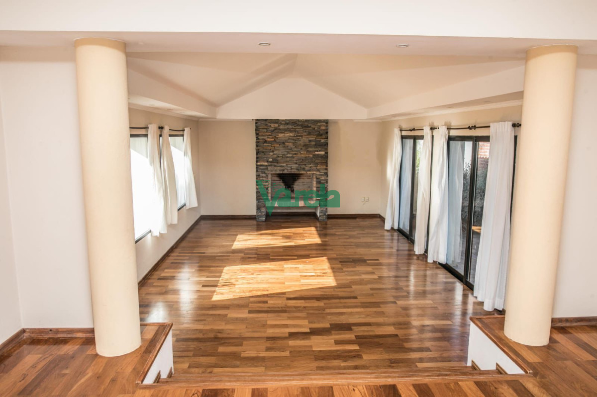 Casa ID.22898 - Casa en Alquiler Barrio privado Carmel 5 dormitorios 5 baños