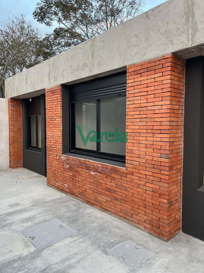 Casa ID.22755 - Venta casa Malvín Norte, 2 dormitorios, 1 baños, cochera, patio con parrillero