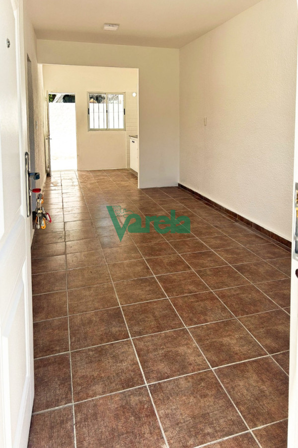 Casa ID.22921 - Venta de casa de dos dormitorios con cochera en Malvin Norte 