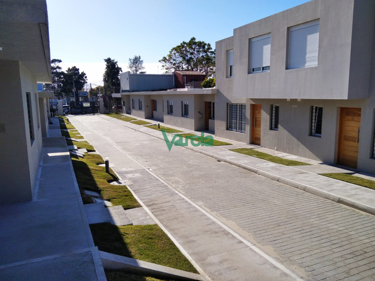Casa ID.22458 - Estrene casa en alquiler, Carrasco, 2 dormitorios, cochera opcional, Portones Shopping