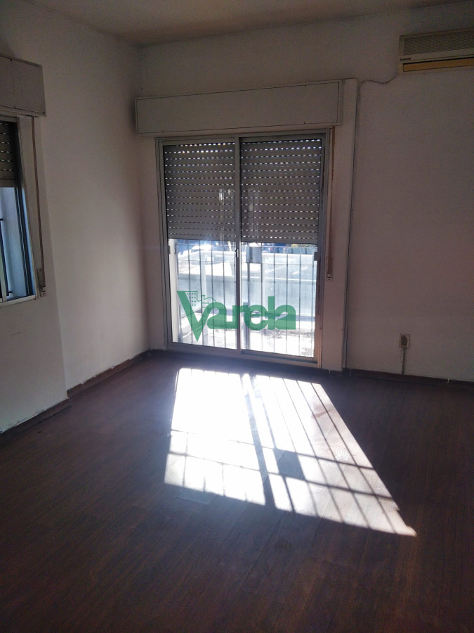 Casa ID.22662 - Venta casa Punta Gorda, 3 dorm, servicio, estar 2 baños, 2 garajes, padrón único muy cerca del mar