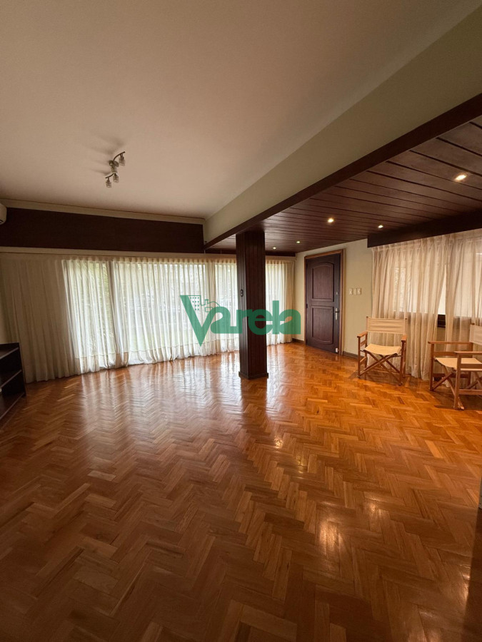 Casa ID.22745 - Alquiler de casa en Parque Batlle de 5 dormitorios 3 baños garage varios