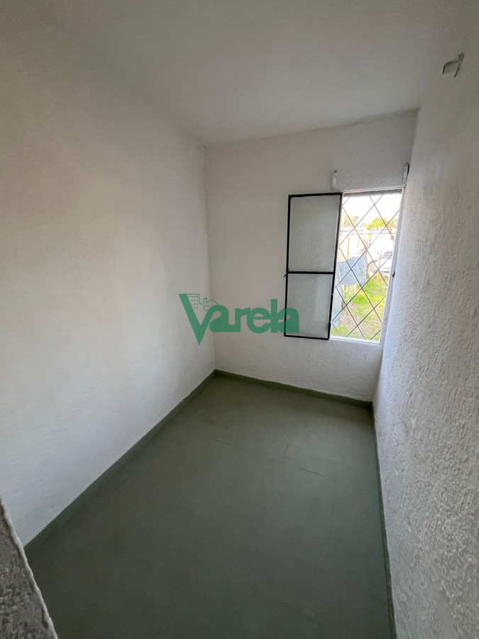 Casa ID.22737 - Casa en alquiler en Salinas, de 2 dormitorios y demas, terreno cercado