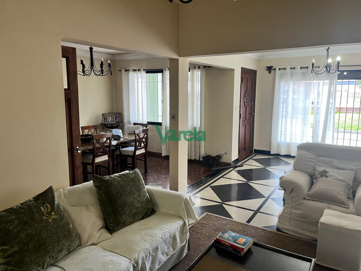 Casa ID.22251 - Venta casa, Punta Gorda, 3 dormitorios,2 baños completos, 185m2 