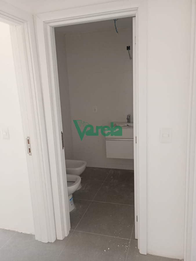 Casa ID.22755 - Venta casa Malvín Norte, 2 dormitorios, 1 baños, cochera, patio con parrillero