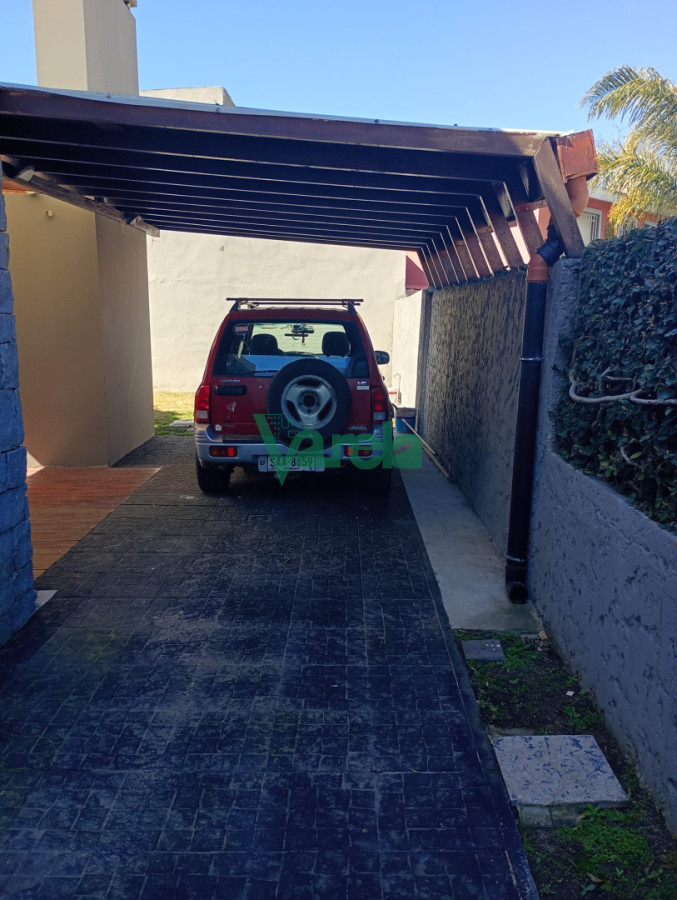 Casa ID.23170 - Venta Casa Carrasco norte, 6 dormitorios, 5baños, en 2 plantas 