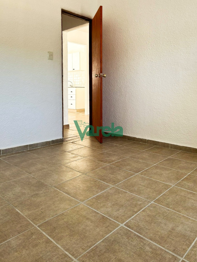 Casa ID.22921 - Venta de casa de dos dormitorios con cochera en Malvin Norte 