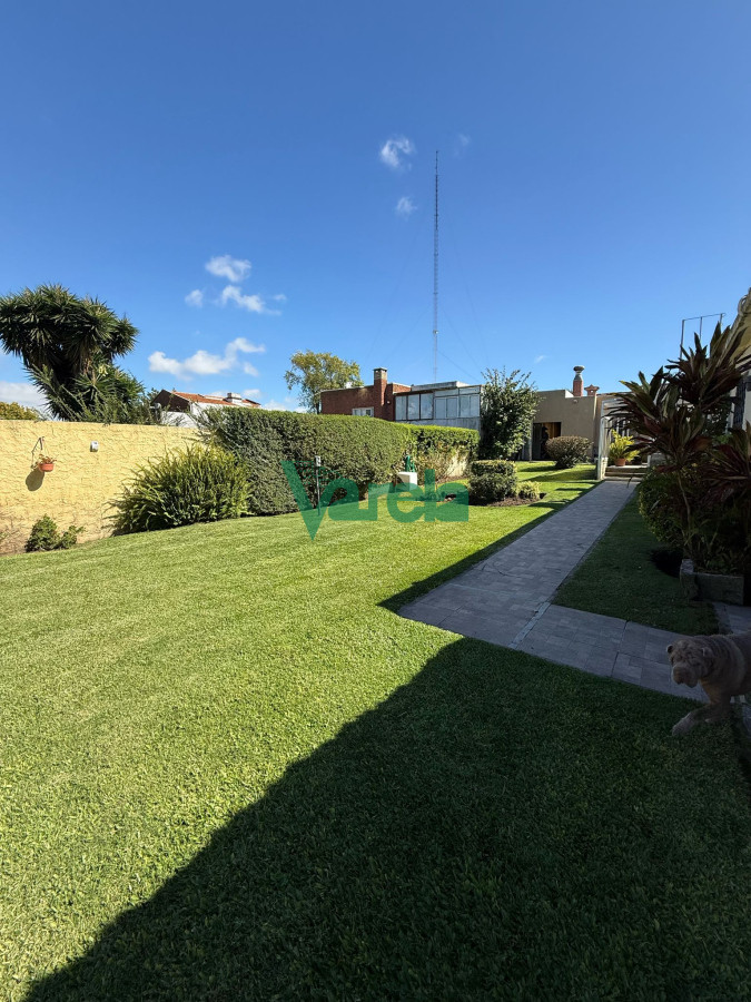 Casa ID.22593 - Venta Casa 3 dormitorios 3 baños garage piscina climatizada malvin