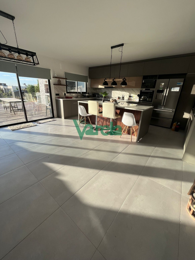 Casa ID.22168 - venta muy buena casa en colinas de carrasco 3 dormitorios 3 baños jacuzzi