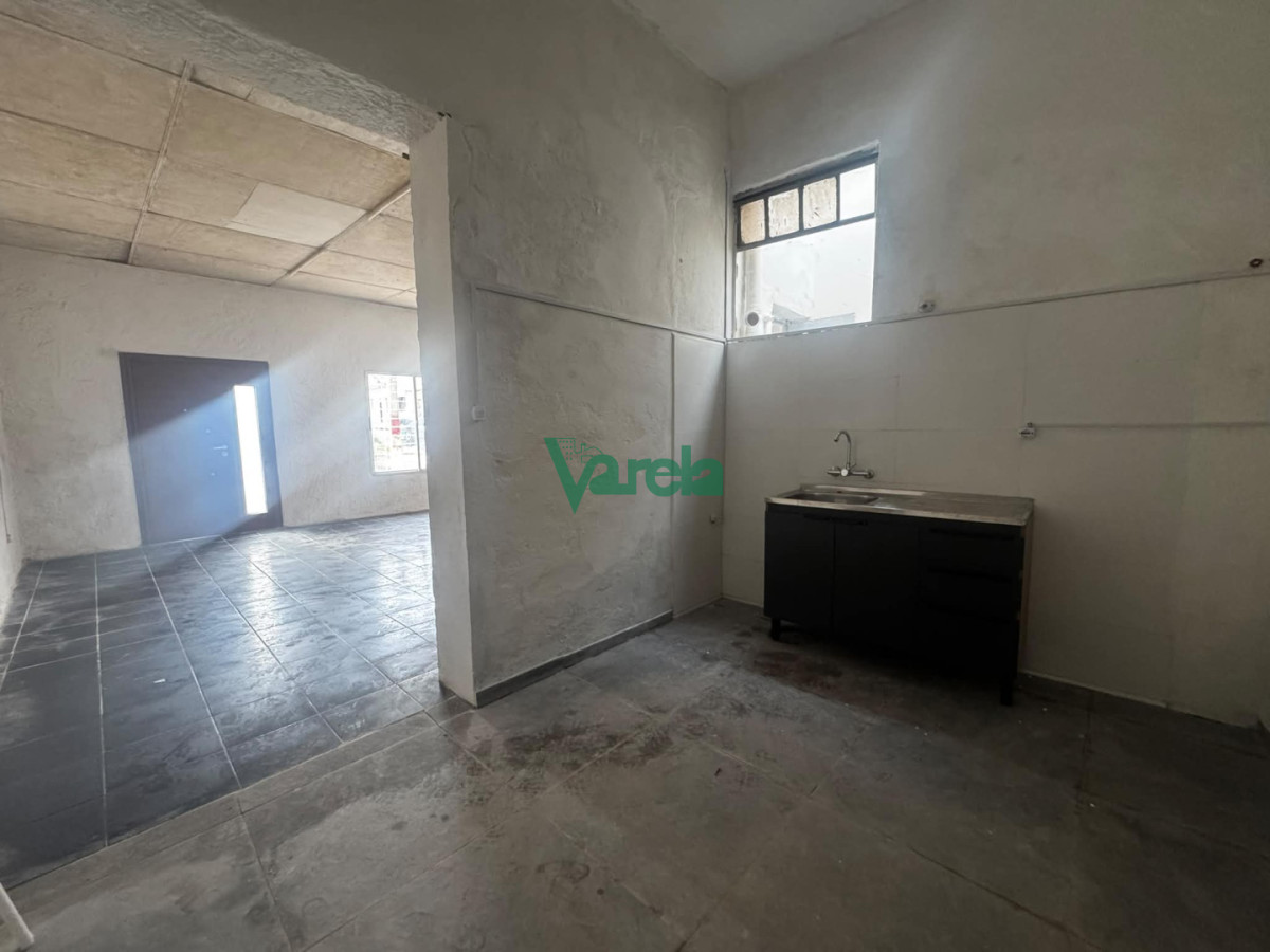 Casa ID.22112 - Venta casa La Blanqueada, 1 dorm y demás, posible local comercial