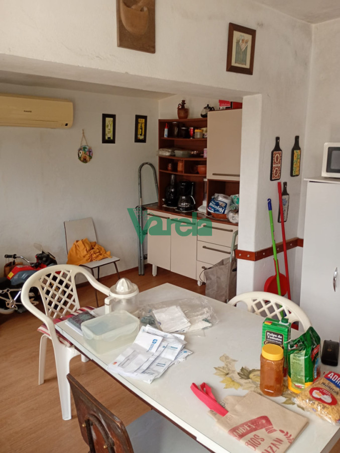 Casa ID.22992 - Alquiler Casa Carrasco Norte, 2 dormitorios, jardín enorme, muy luminosa, cocheras, parrillero