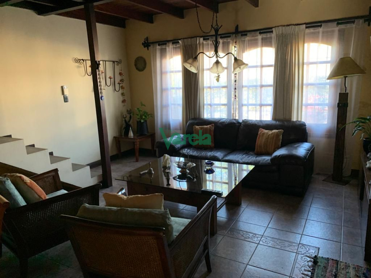 Casa ID.21721 - Venta de casa, Pando, 3 dormitorios, a pocas cuadras del centro de Pando. Excelente estado