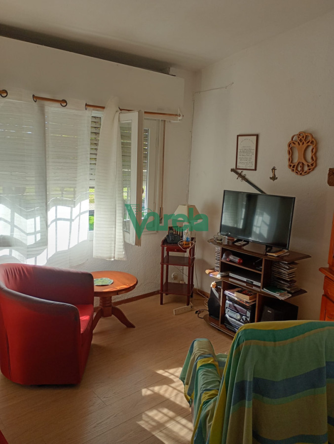 Casa ID.22992 - Alquiler Casa Carrasco Norte, 2 dormitorios, jardín enorme, muy luminosa, cocheras, parrillero