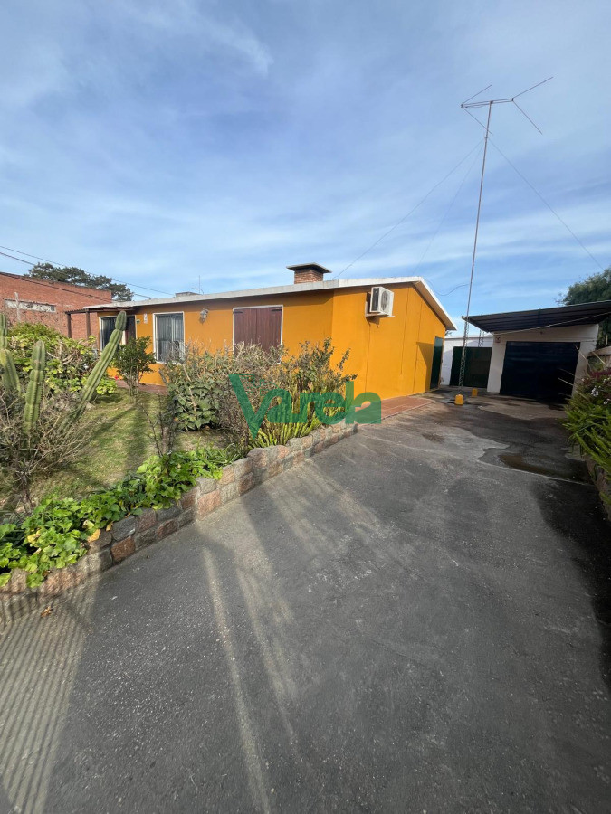Casa ID.22779 - Casa en venta en Salinas, 2 dormitorios, garaje, barbacoa y demas