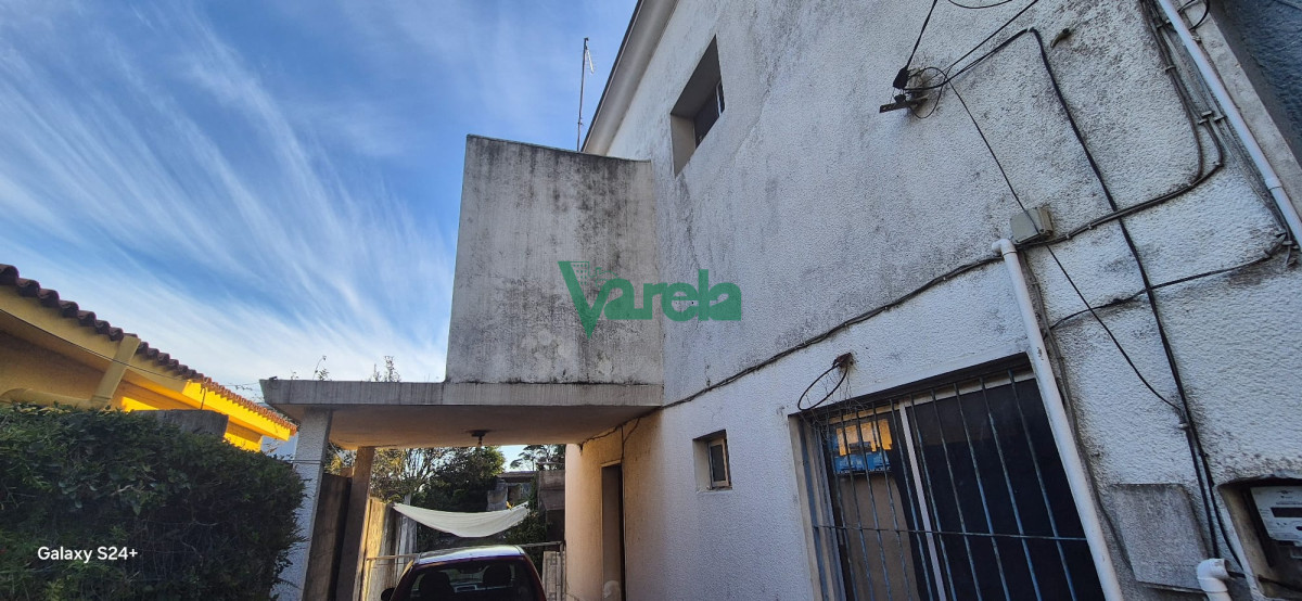 Casa ID.22362 - 2 Apartamentos y 2 locales comerciales en Atlántida