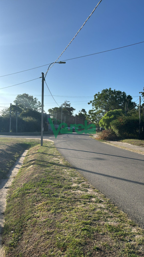 Casa ID.22967 - Casa en venta en Solymar de 3 dormitorios mas Apartamento 1 Dormitorio 