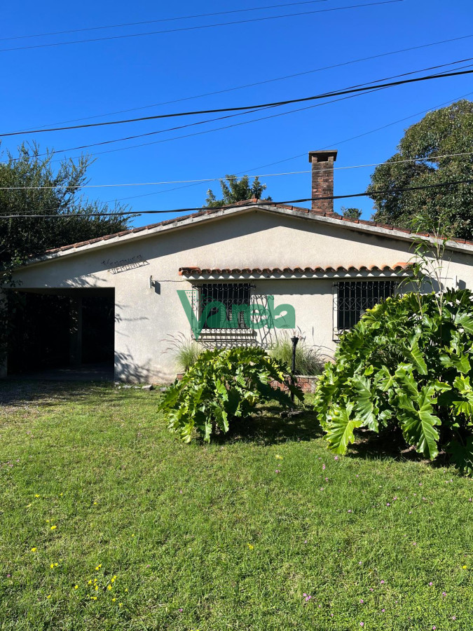 Casa ID.22178 - Casa en venta Salinas sur, proxima al Centro, cochera y fondo c/parrillero techado