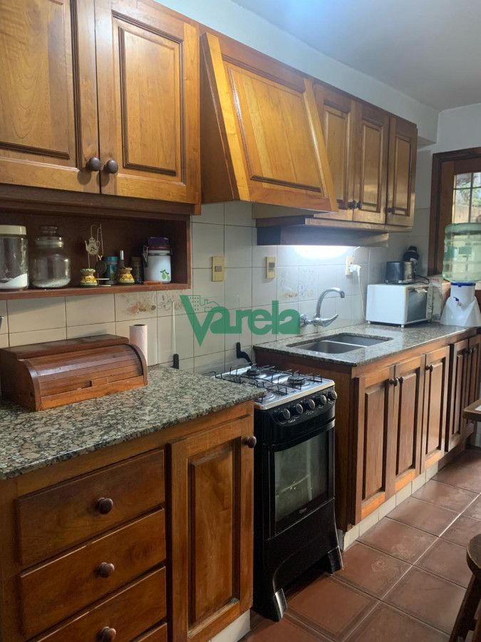 Casa ID.22435 - Venta Casa Carrasco norte, 3 dormitorios, 4 baños, jardin, fondo, barbacoa, ph en 2 plantas