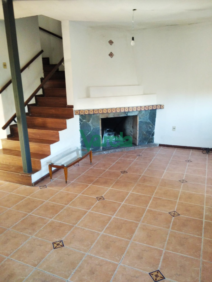 Casa ID.22662 - Venta casa Punta Gorda, 3 dorm, servicio, estar 2 baños, 2 garajes, padrón único muy cerca del mar