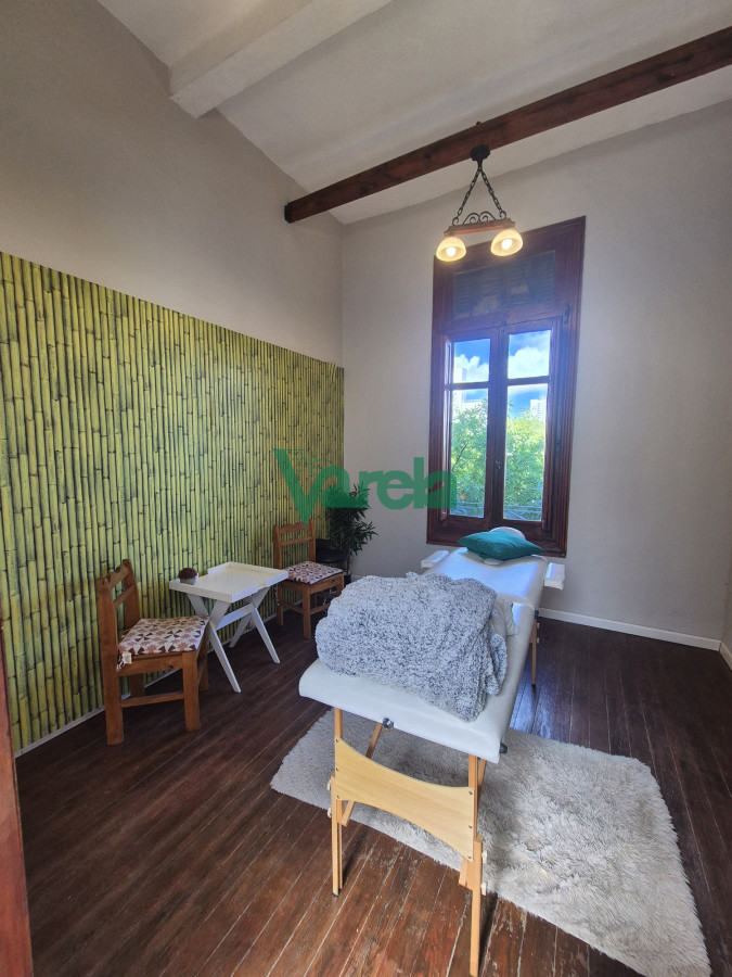 Casa ID.22564 - Venta casa 6 dormitorios Cordon Fernandez Crespo esq La Paz