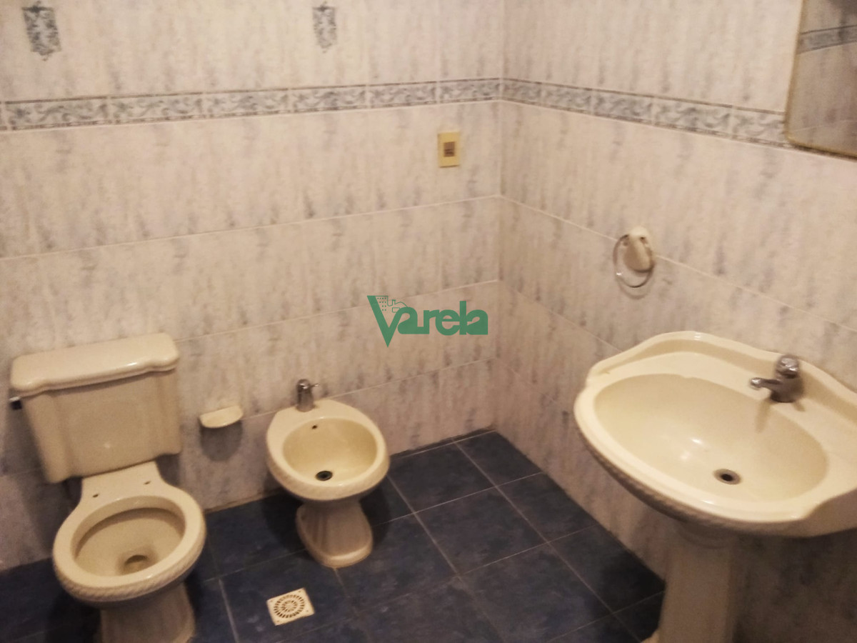Casa ID.22662 - Venta casa Punta Gorda, 3 dorm, servicio, estar 2 baños, 2 garajes, padrón único muy cerca del mar