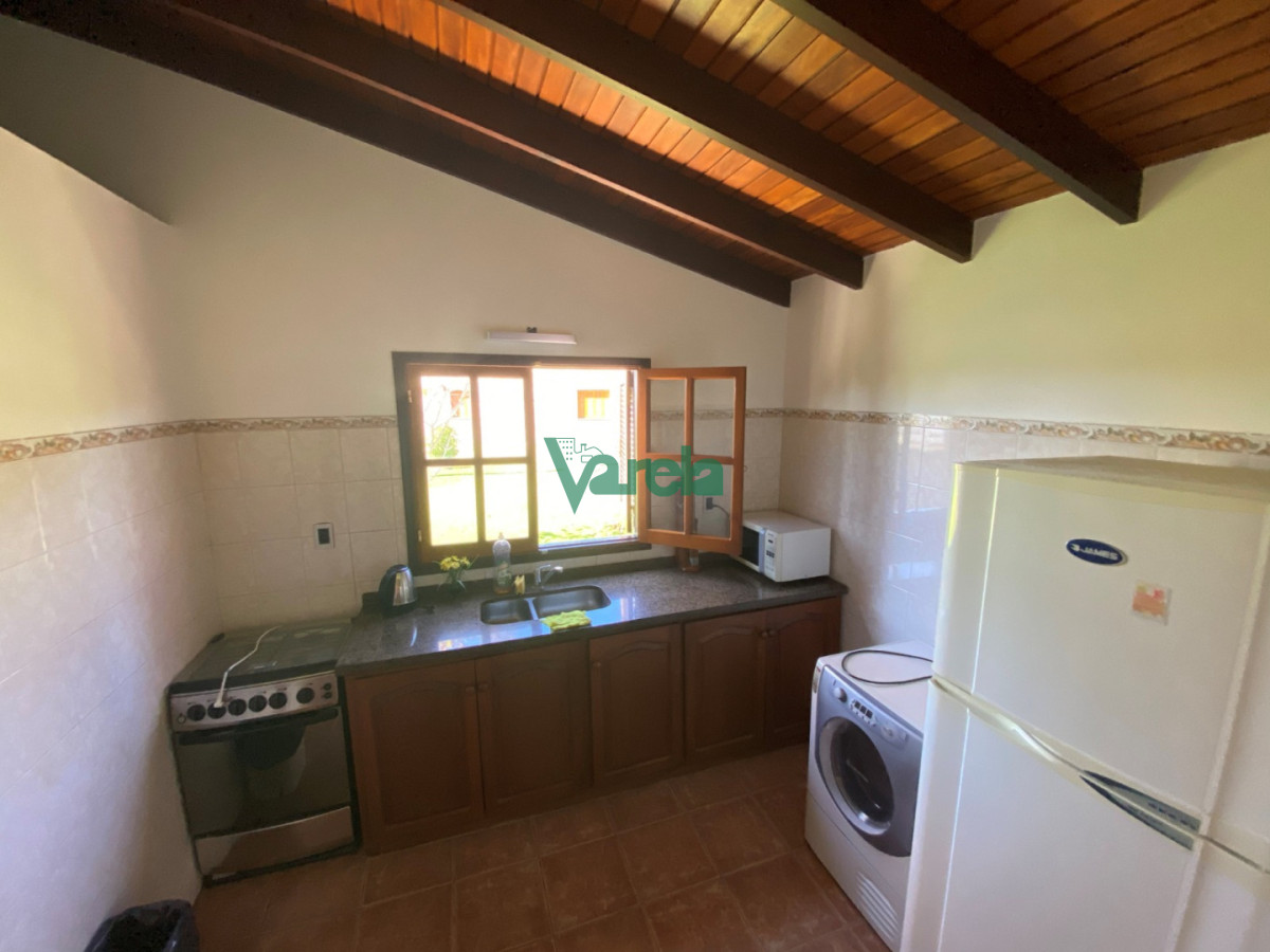 Casa ID.22829 - Venta de casa de 4 dormitorios 2 baños en Bello Horizonte con piscina