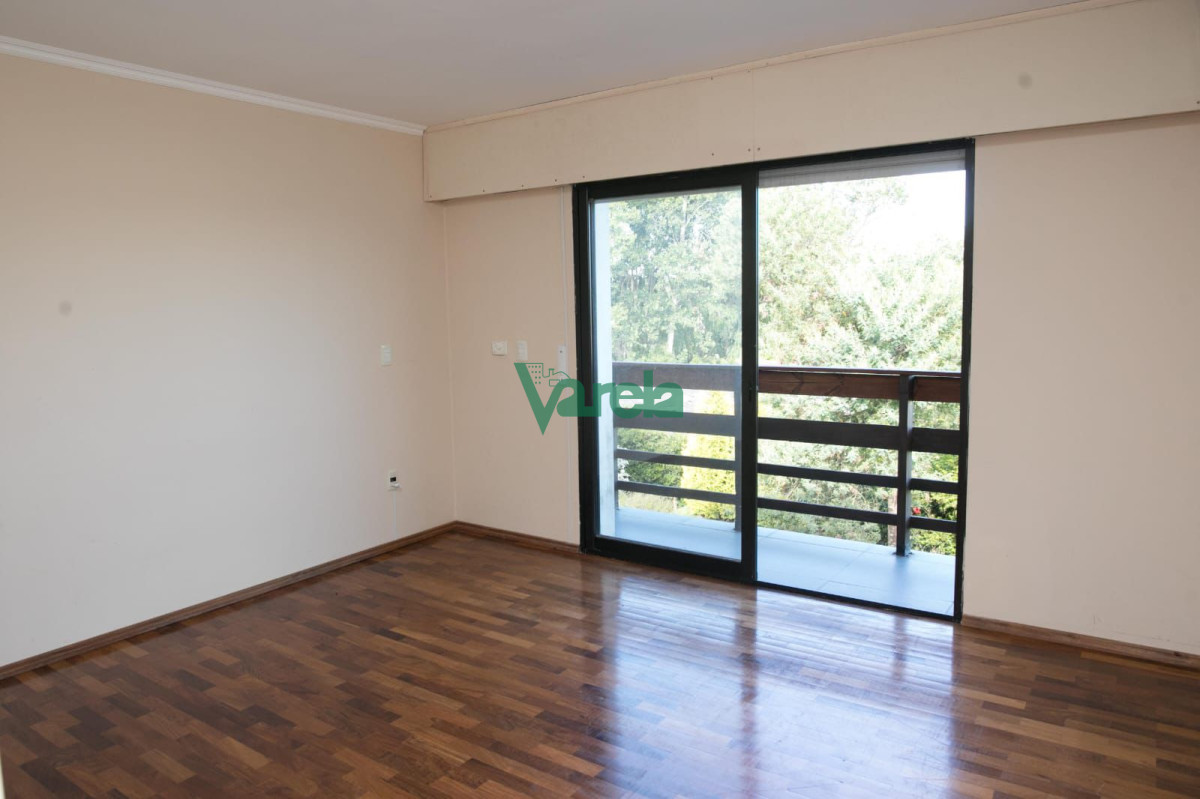 Casa ID.22898 - Casa en Alquiler Barrio privado Carmel 5 dormitorios 5 baños