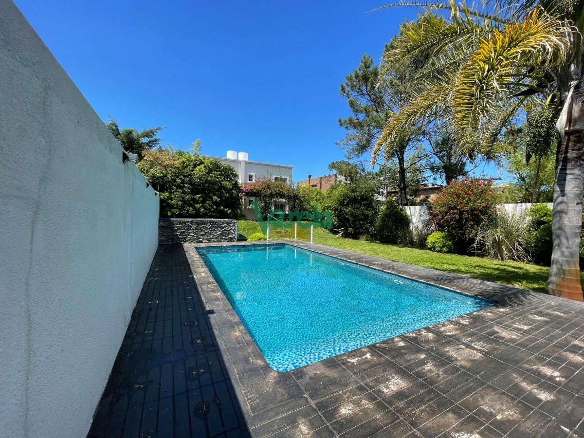 Casa ID.21984 - Casa de 4 dormitorios con piscina sobre la rambla de Atlantida