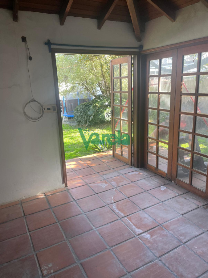 Casa ID.22715 - Venta casa Pocitos, 3 dorm,3 baños, estar enorme con hogar a leña, escritorio, fondo,padrón único,garaje