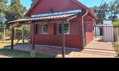 Casa en venta en Pinamar sur, casa tipo cabaña