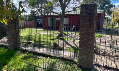 Venta de 2 casas y un local en Pinamar sur, 4 dormitorios, estufa a leña