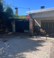 Venta Casa Con Terreno y 2 Apartamentos Colon Ideal Renta Familia Amplia