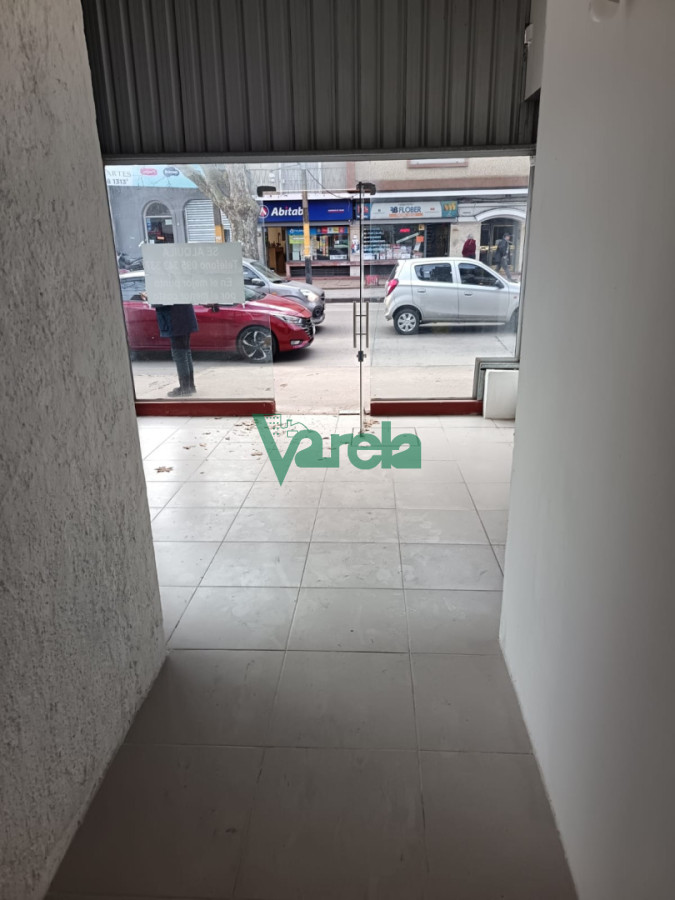 Local Comercial ID.23156 - Alquier local Pocitos Nuevo sobre Rivera a mts Mvd Shopping