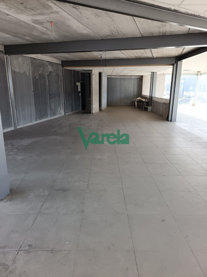 Local Comercial ID.23121 - Local comercial, alquiler Camino Carrasco, esquina, Malvin Norte