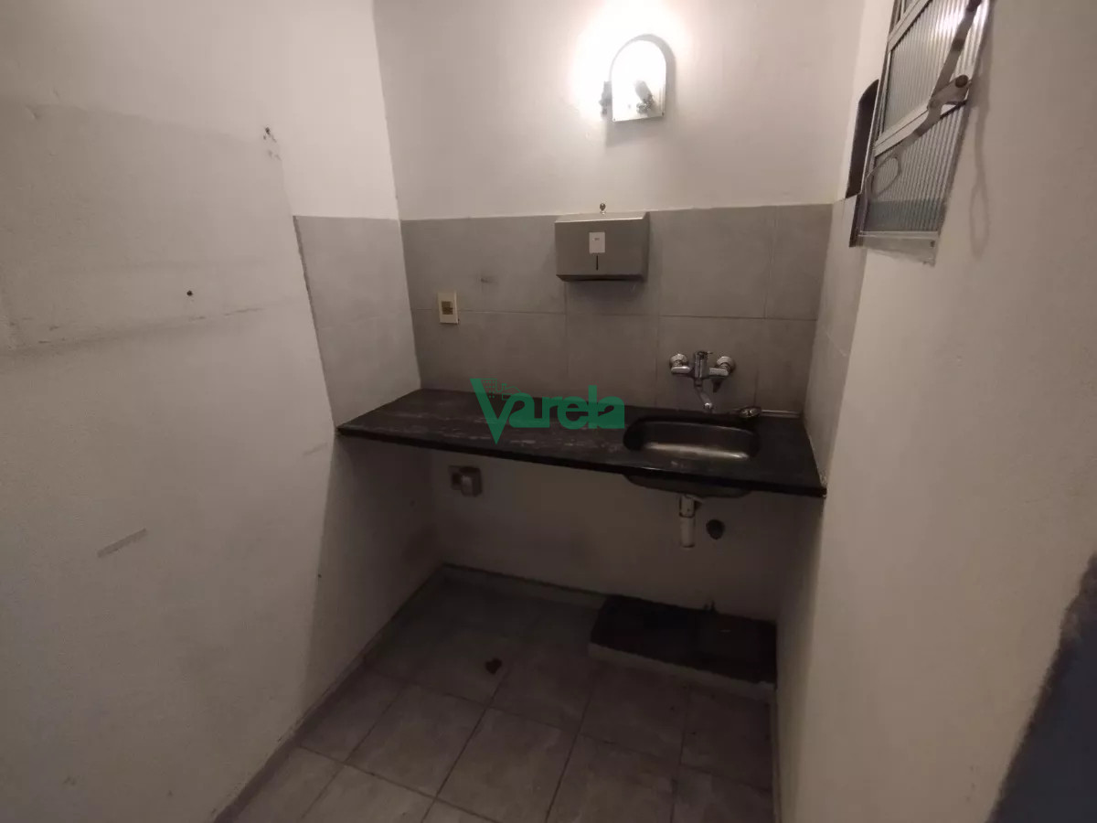 Local Comercial ID.22449 - Local en alquiler Cordon 3 plantas, gran deposito o varios rubros