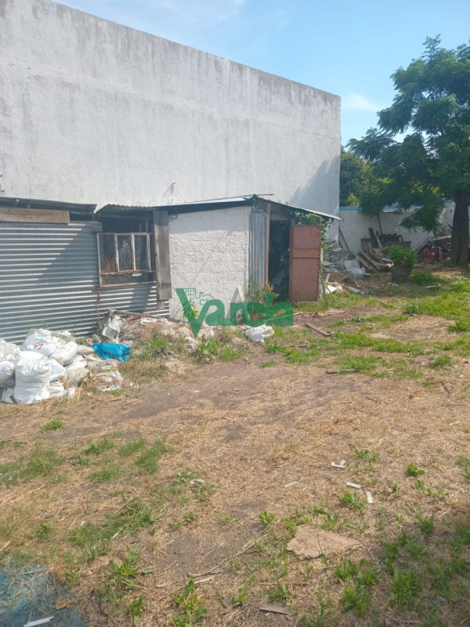 Local Comercial ID.22920 - Galpon en venta con amplio terreno y muy buen punto