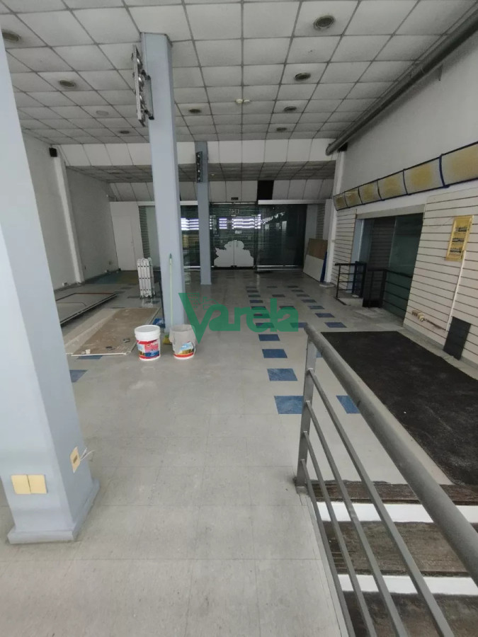 Local Comercial ID.22449 - Local en alquiler Cordon 3 plantas, gran deposito o varios rubros