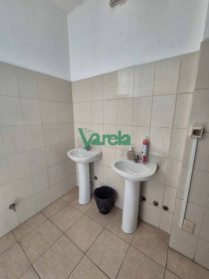 Local Comercial ID.22545 - Venta local en 3 plantas 700 mts2, Agraciada esq San Fruscuoso