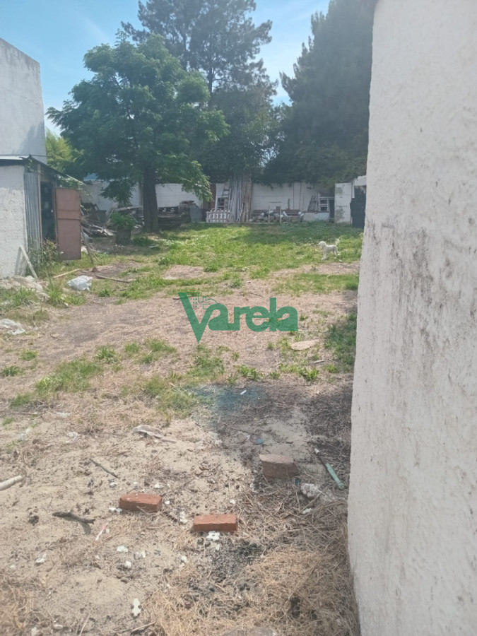 Local Comercial ID.22920 - Galpon en venta con amplio terreno y muy buen punto