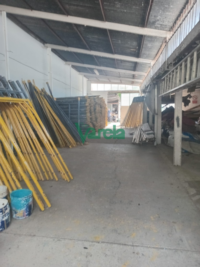 Local Comercial ID.22920 - Galpon en venta con amplio terreno y muy buen punto